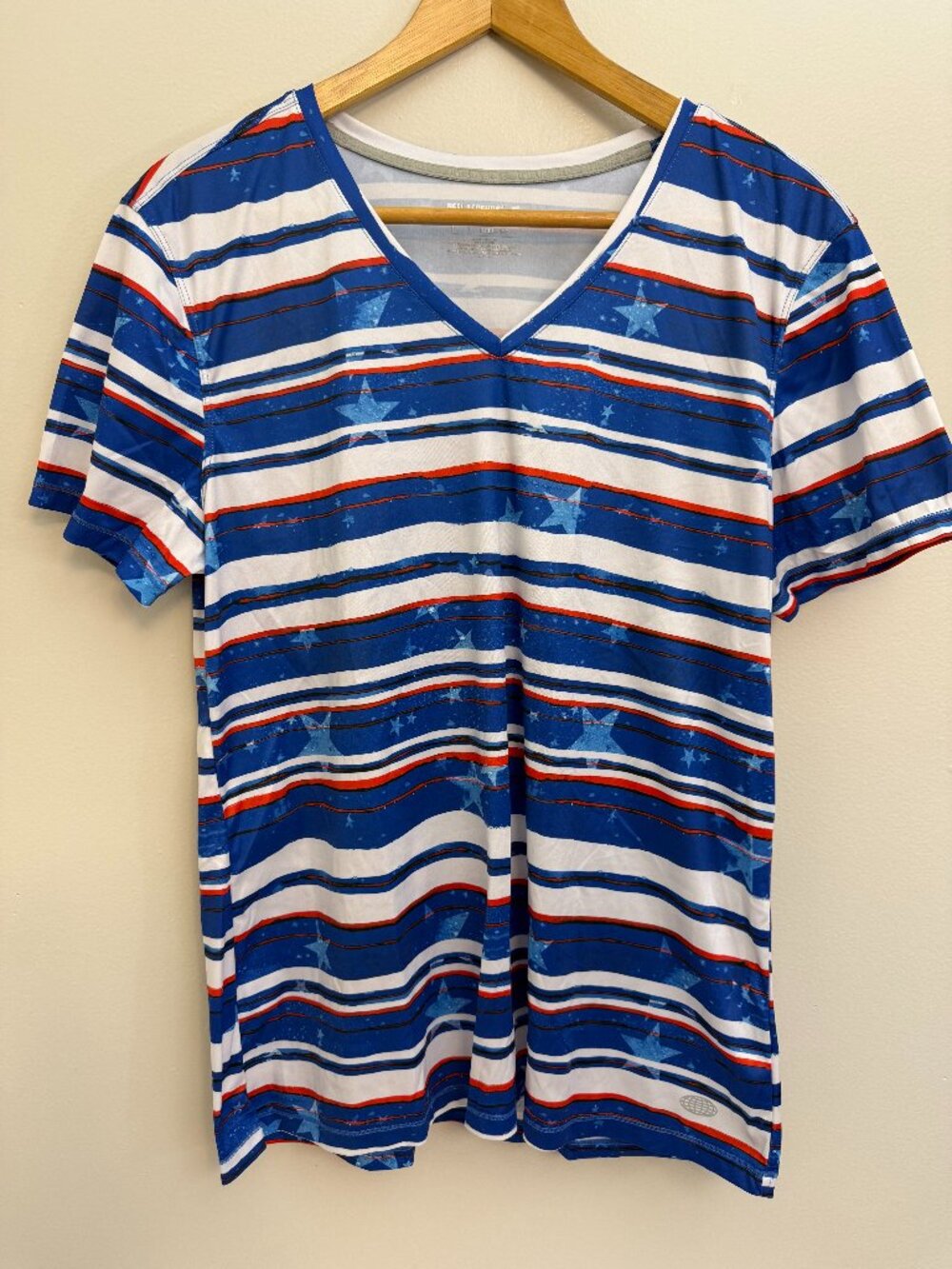 Reel Lengends V-Neck Sport Shirt Womens Large Red White and Blue Lightweight
